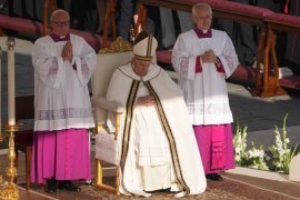 Pope opens Vatican meeting amid tensions with conservatives
