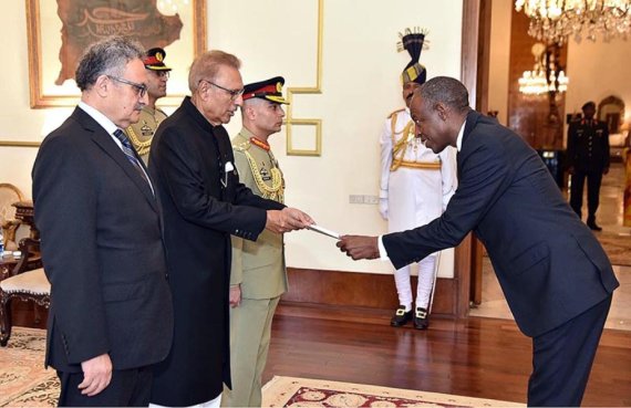Amb. Kimonyo presents credentials to represent Rwanda in Pakistani