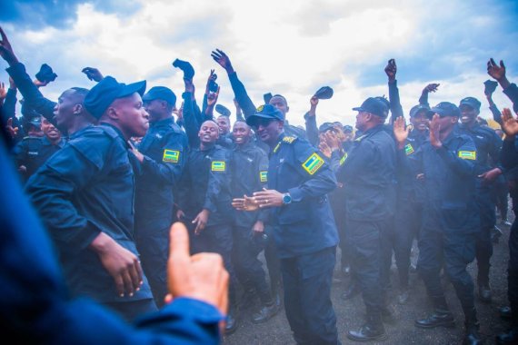 Over 200 Police officers complete basic special forces course
