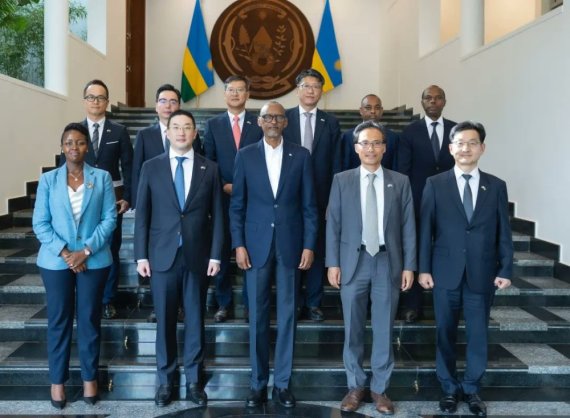 Kagame hosts LG Corporation delegation to discuss business partnerships