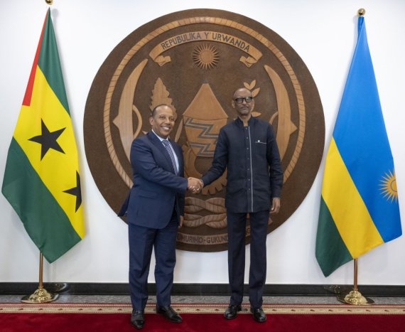 President Kagame receives Prime Minister of São Tomé and Príncipe